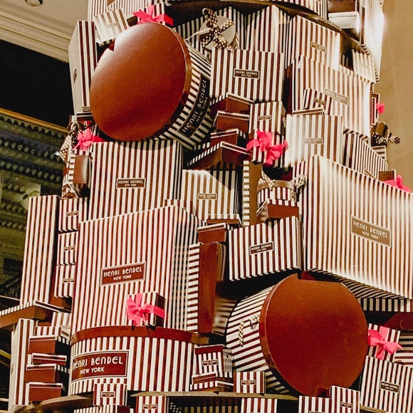 Henri Bendel Wrapping Paper Tissue Paper 🤍🤎 2 sheets - Picture 7 of 14